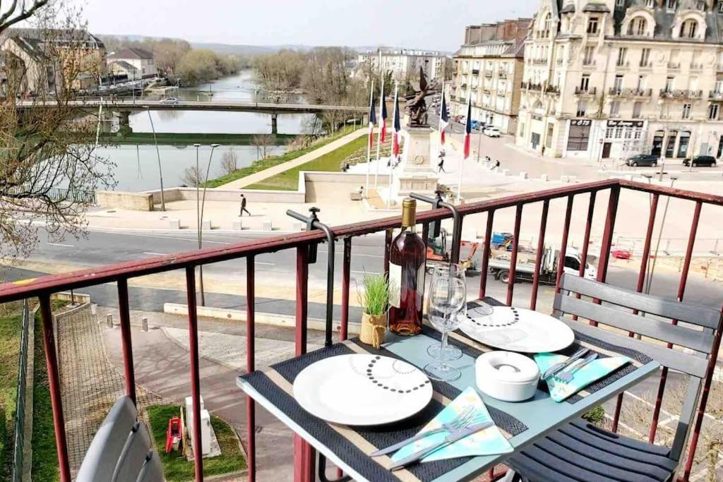 T1 Cocooning A L'Hotel De Ville Charleville-Mezieres Exterior photo
